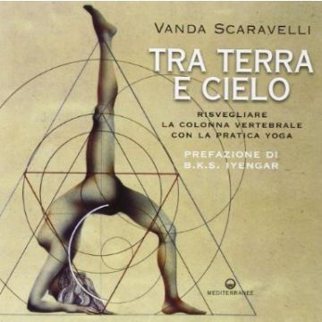 Tra Terra E Cielo. Risvegliare La Colonna Vertebrale Con La Pratica Yoga