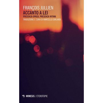 Accanto a lei. Presenza opaca, presenza intima